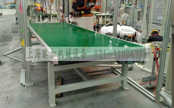 皮帶機輸送機 是帶式輸送機的簡稱，有固定式和移動式，結構簡單，效率高。以撓性輸送帶作物料承載和牽引構件的連續輸