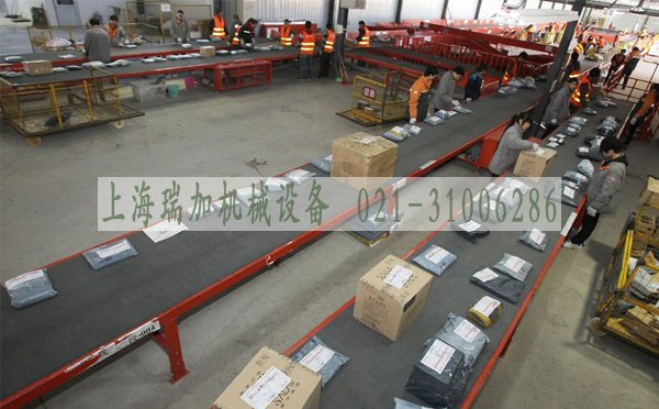 皮帶運輸機 是採用皮帶輸送帶進行輸送物料的一種自動化設備，有固定式和移動式，結構簡單，效率高。以撓性輸送帶作物