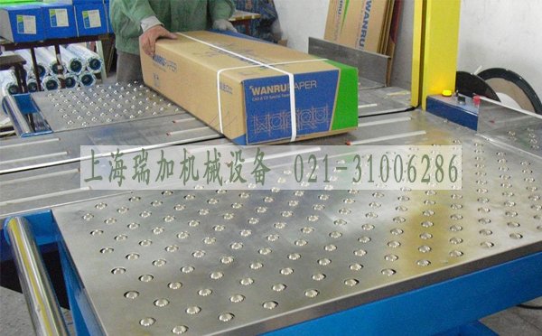 萬向球 (萬向球輸送機,萬向球平台)可以方便地将單件輸送物轉向、旋轉、平推，作爲一種零部件被廣泛應用於傳輸系統、進