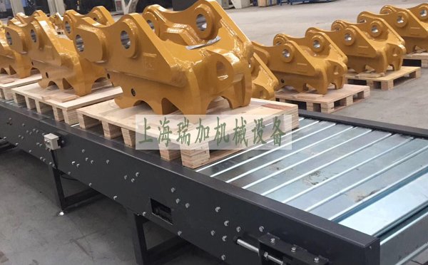 鏈闆式輸送機 廠家 生産各種闆鏈式輸送機，包括 排屑鏈闆輸送機 、 扣闆式輸送機 、 平頂鏈輸送機 ， 闆鏈輸送機 是一種