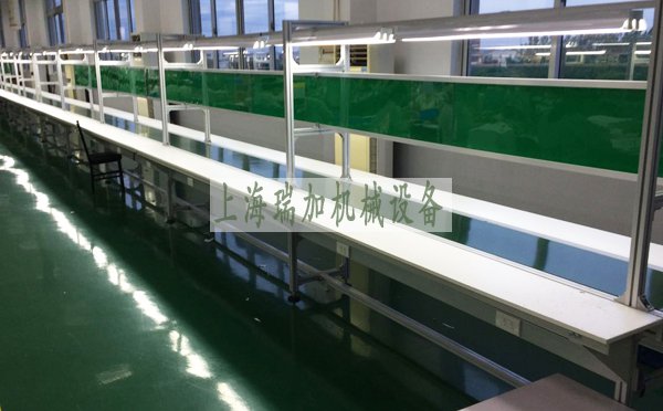 皮帶流水線 也叫皮帶生産線，皮帶輸送線，常用於流水線作業生産，用來提高生産效率、節省人工，将生産由兩個端點滾筒