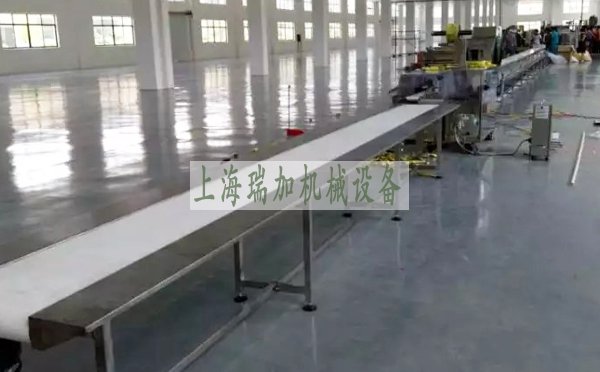 皮帶輸送機 也叫皮帶線，帶式輸送機或膠帶輸送機，是組成有節奏的流水作業線所不可缺少的經濟型物流輸送設備。皮帶輸